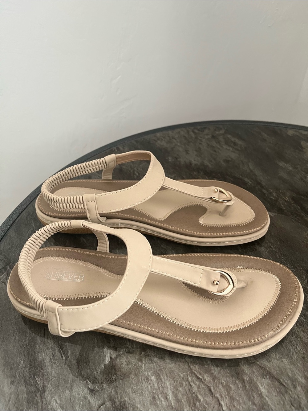 Women's cushioned sandals (size 9)